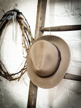 Load image into Gallery viewer, Johnny wool safari hat