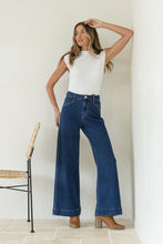 Load image into Gallery viewer, Straight Leg Stretch Jeans