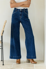 Load image into Gallery viewer, Straight Leg Stretch Jeans