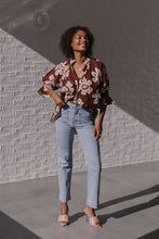 Load image into Gallery viewer, Deliyla Sorrento Button Top